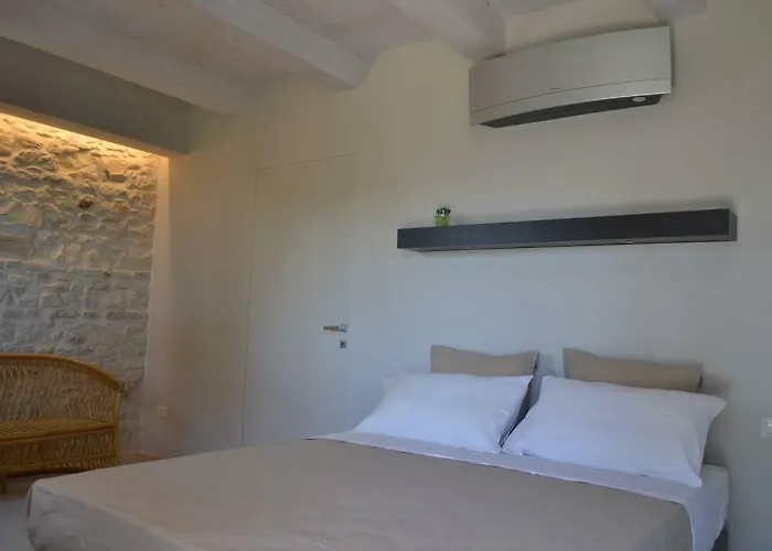 Pensión Ral 7039 4*